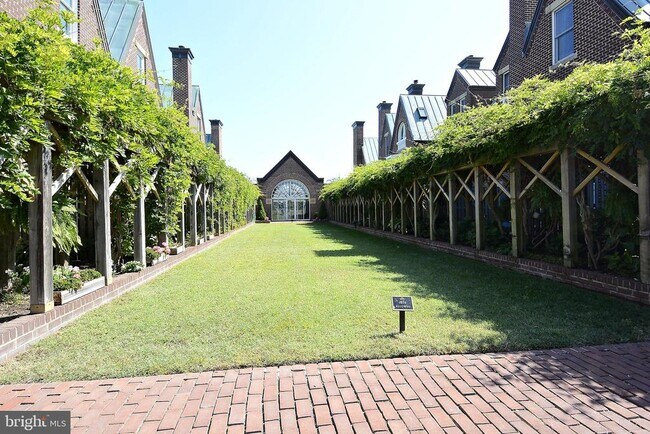 Building Photo - 115 N Lee St