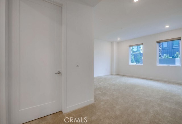 Building Photo - 3214 Rivington