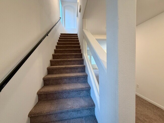 Building Photo - BEAUTIFUL 5 BED 3.5 BATH 3-STORY SINGLE FAMILY HOME WITH 2-CAR GARAGE, SUPER-SIZED LOFT & LOW-MAI...