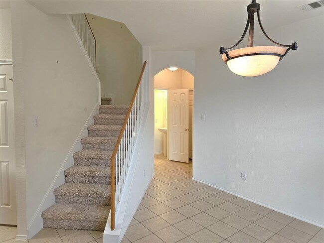 Building Photo - 9201 Brodie Ln