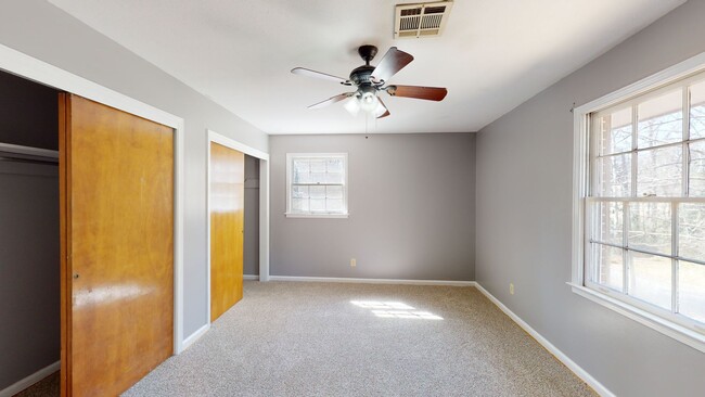 Building Photo - Roomy 3/2, quiet neighborhood/Lawncare inc...