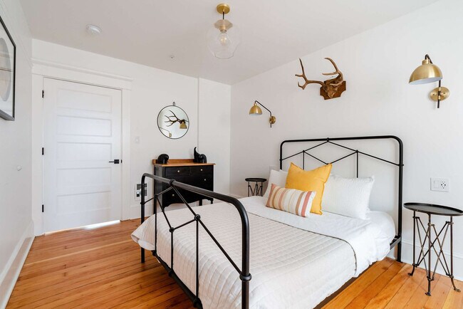 Building Photo - 18 NW 22nd Pl