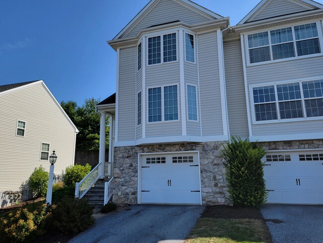 Building Photo - 766 Oak Leaf Ln