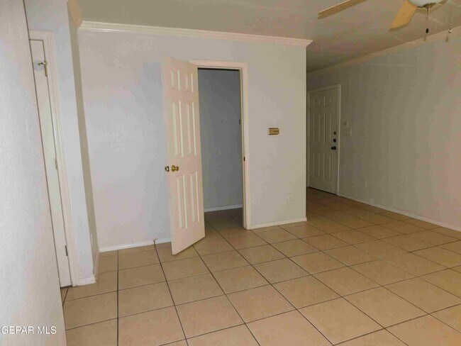 Building Photo - 10051 Railroad Dr
