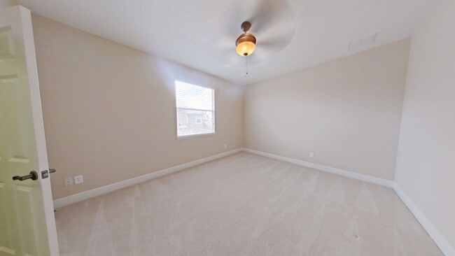 Building Photo - Beautiful 4-bedroom , 4 bathroom House wit...
