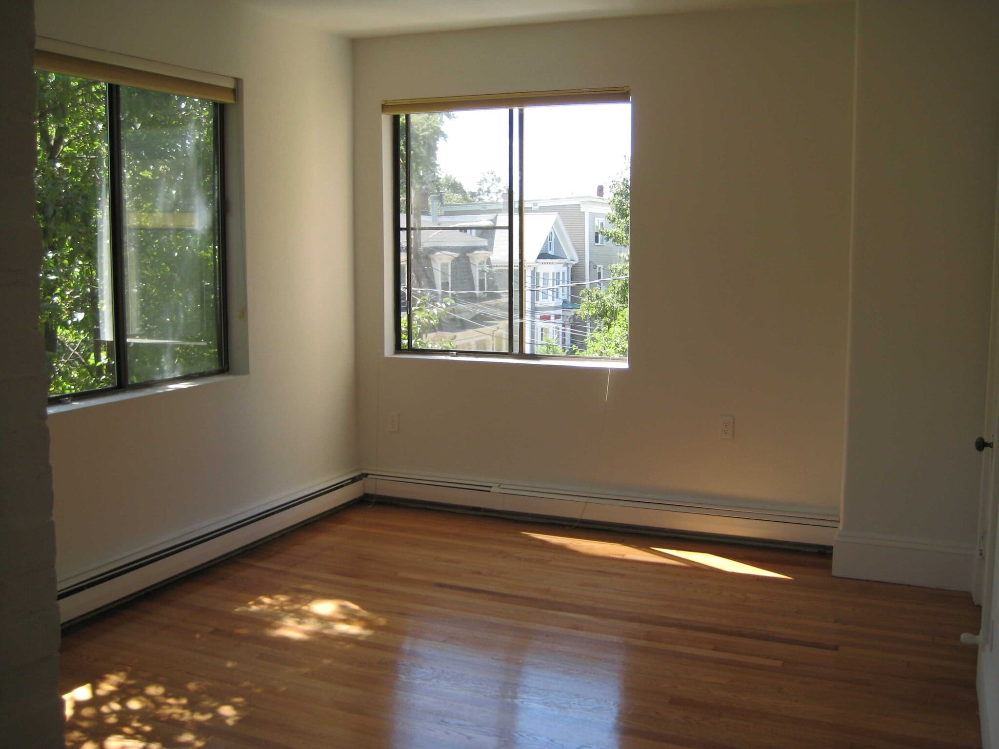 Living / Dining Room - 71 Putnam Ave