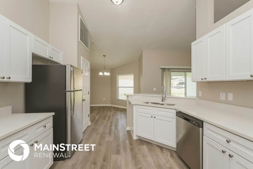 Building Photo - 3507 Manor Loop
