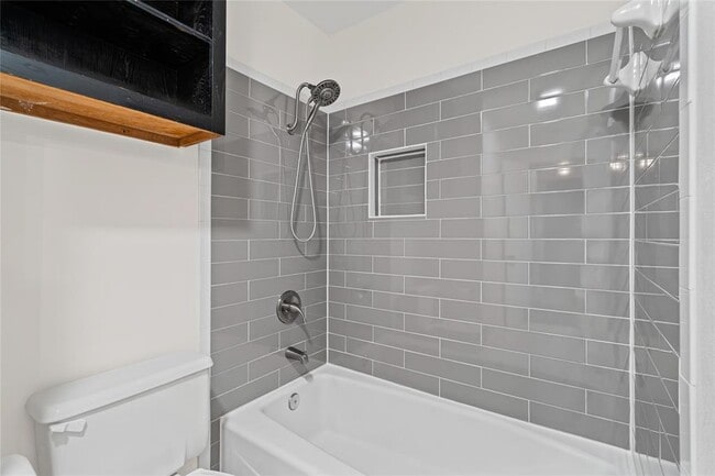 Building Photo - 1801 Broken Shoe Cove