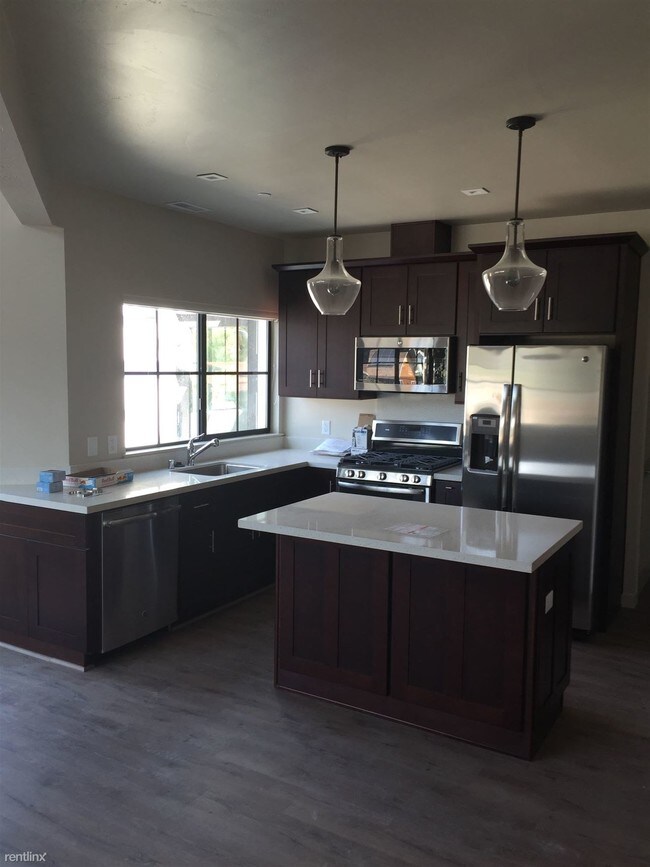 Building Photo - 1203 Mission St