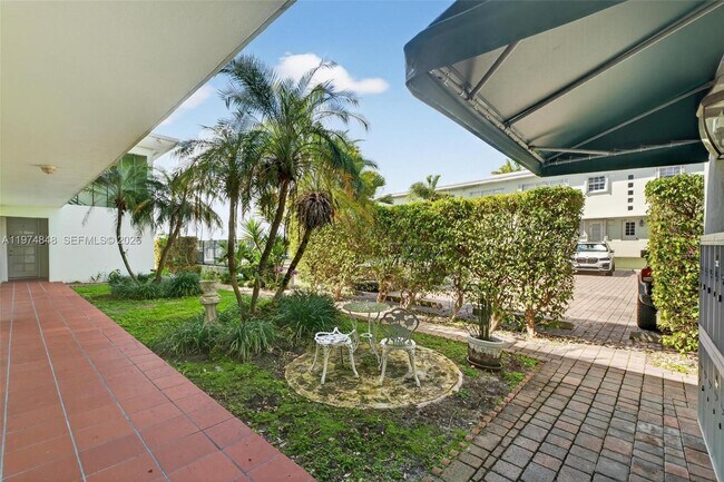 Building Photo - 8600 Byron Ave