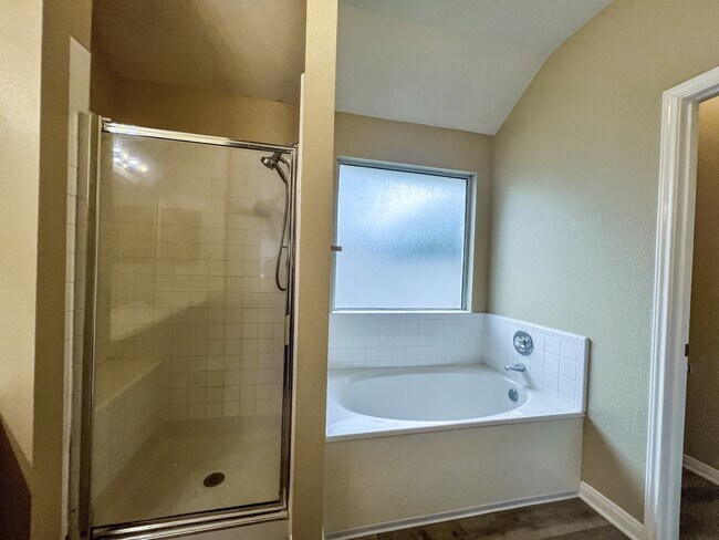 Building Photo - 340 Meadow Park