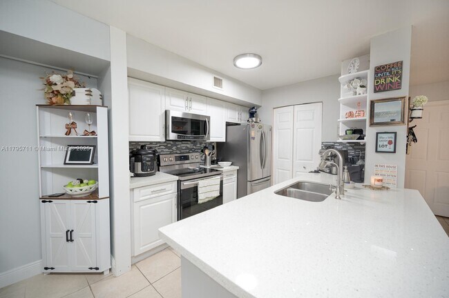 Primary Photo - 11133 SW 8th St