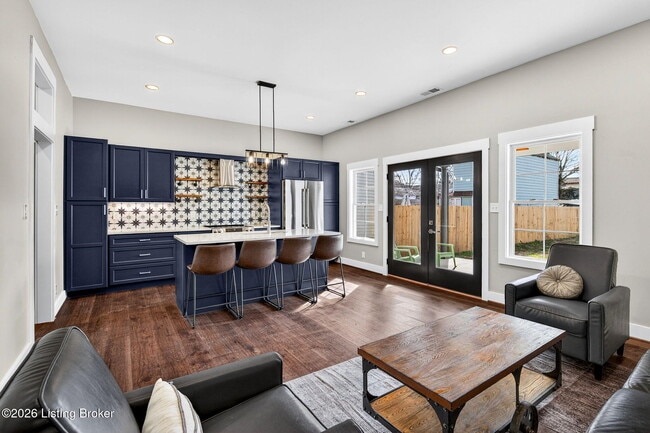 Building Photo - 914 Ash St