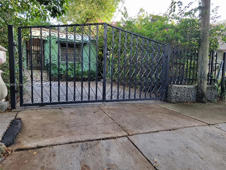 Building Photo - 1145 NW 48th St