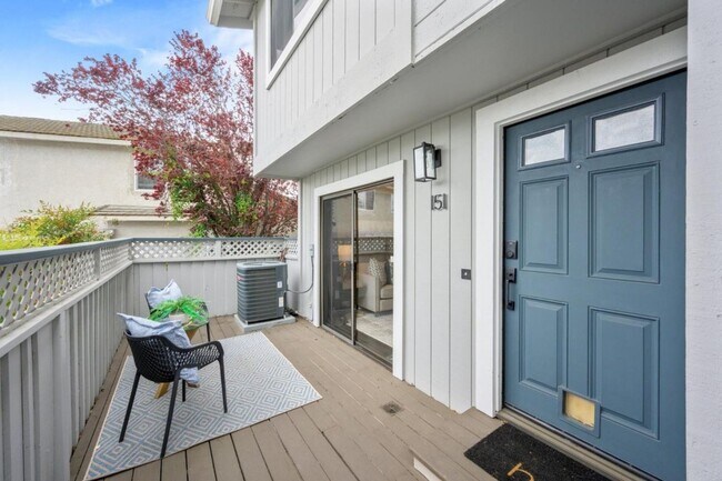 Building Photo - Immaculate 3 Bedroom 2.5 Bath Condominium ...