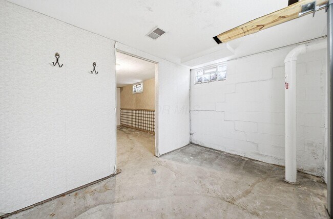 Building Photo - 532 N Drexel Ave