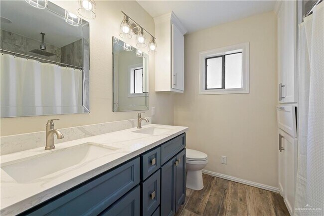 Building Photo - 13 H S St