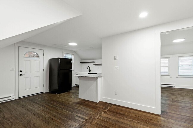 Building Photo - 414 Herkimer St