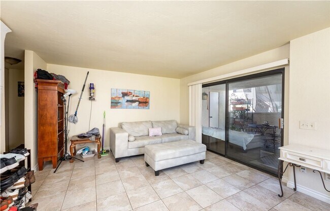 Building Photo - Comfort and Convenience in This Beautiful Mira Mesa Condo