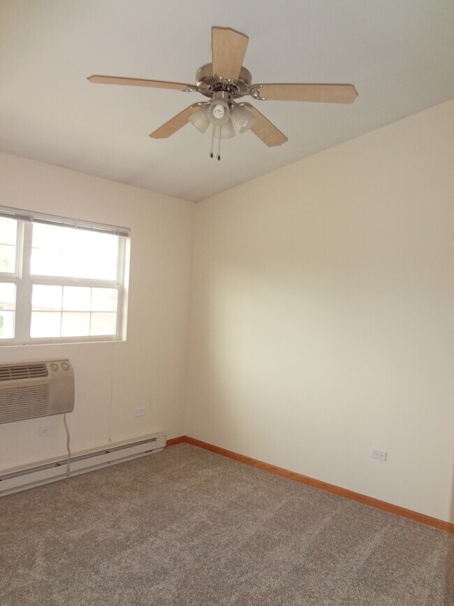 Building Photo - 1412 W Clear Water Cir