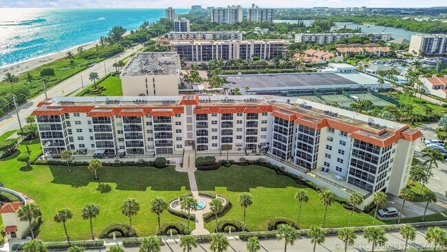 Building Photo - 2871 N Ocean Blvd