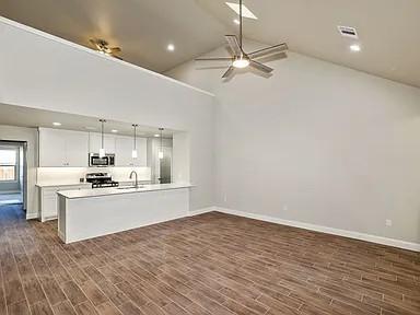 Building Photo - 7617 Woodford Ave