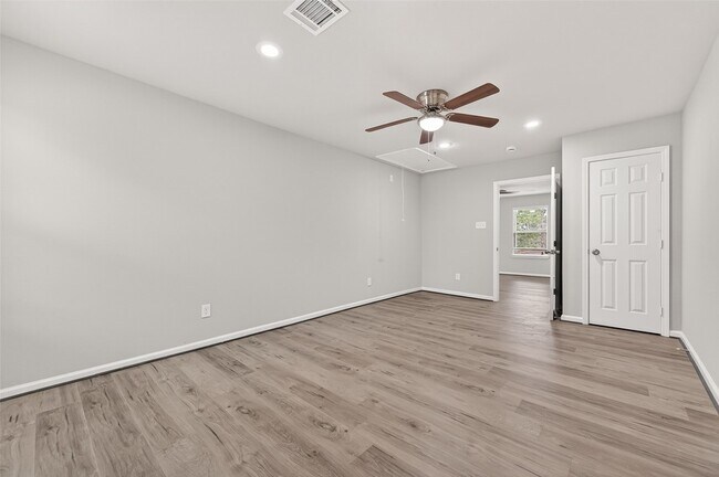 Building Photo - 7739 Antoine Dr