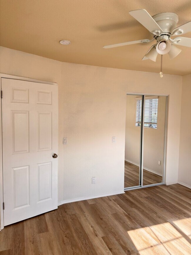 Building Photo - 1060 McFarland Ave