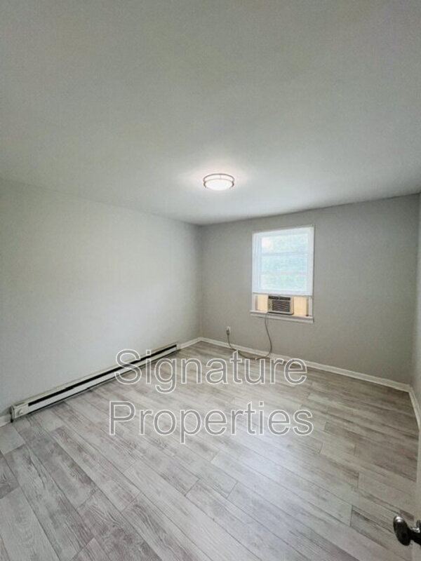 Building Photo - 1221 Montgomery Ave