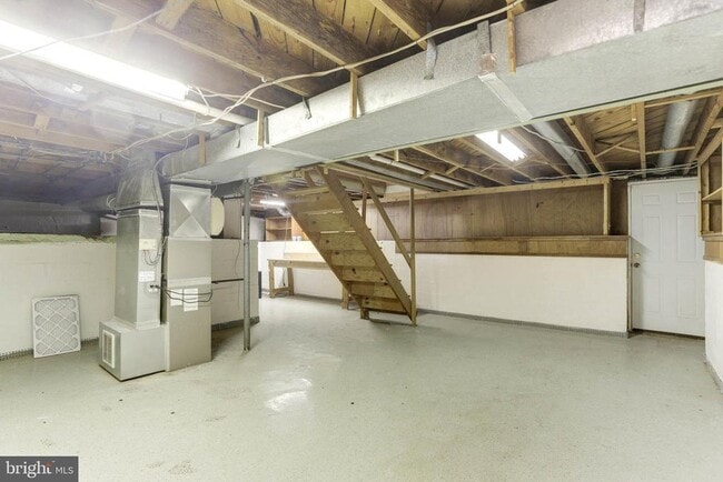 Building Photo - 5726 Crawford Dr