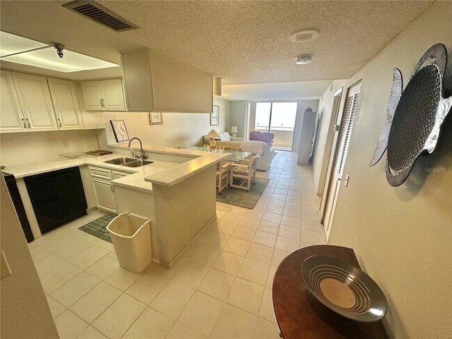 Building Photo - 6035 Sea Ranch Dr