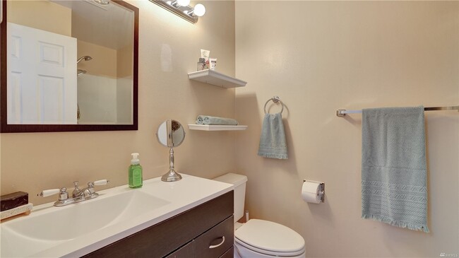 Building Photo - 2bd/2.5ba Kenmore Townhome