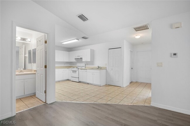 Building Photo - 4646 15th St SW