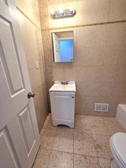 Building Photo - 48 Ellis Ave