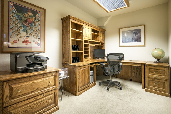 Building Photo - Breathtaking Three Bedroom Townhouse In The Pinery On The Golf Course