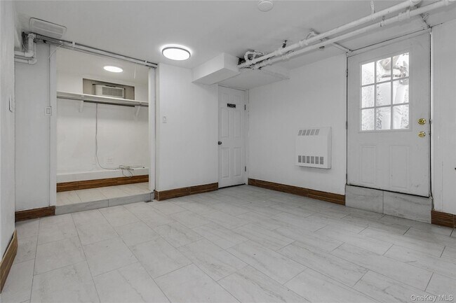Building Photo - 11 Floyd Pl