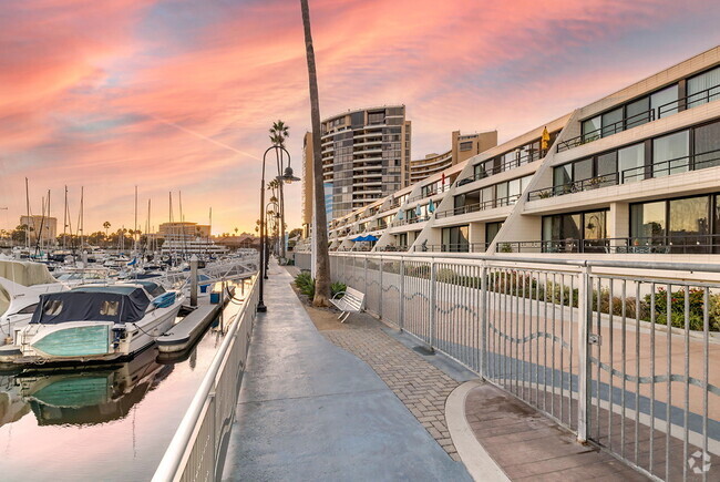 Building Photo - The Promenade at Marina City Club