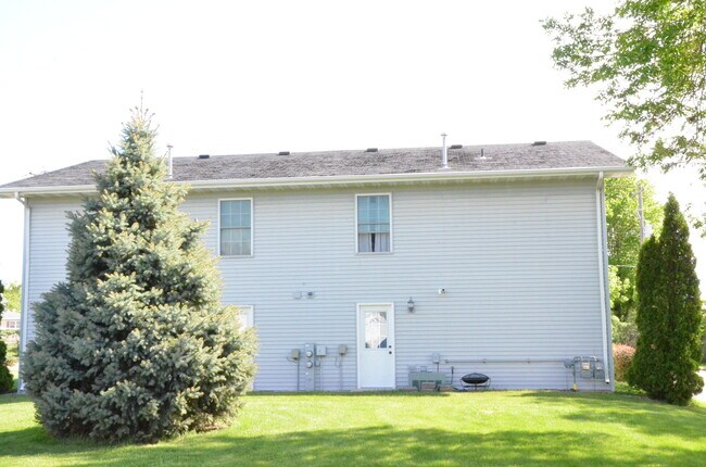 Building Photo - 607-609 Nicolet Ave.