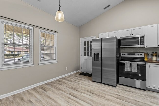 Building Photo - 612 Crissy Dr