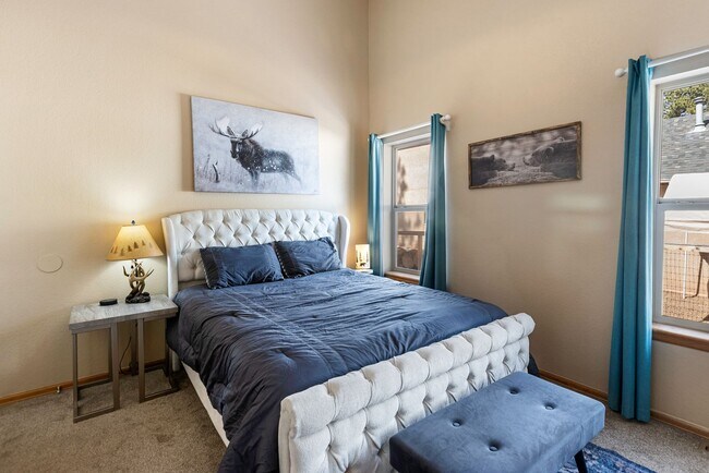 Building Photo - 3 Bed 2 Bath Fully Furnished in Woodland Park