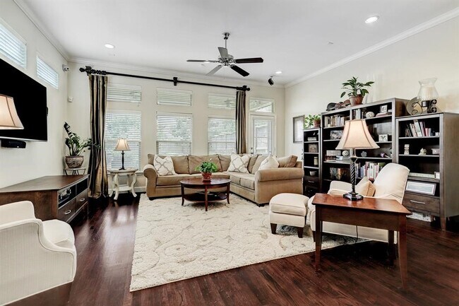 Building Photo - 5805 Larkin St