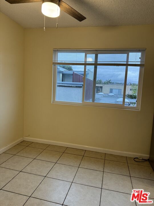 Building Photo - 543 Evergreen St