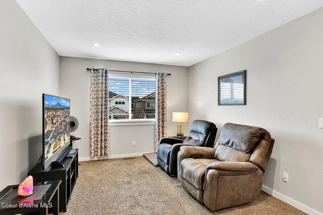Building Photo - Coeur d'Alene Place – 3 Bed, 2.5 Bath Home...
