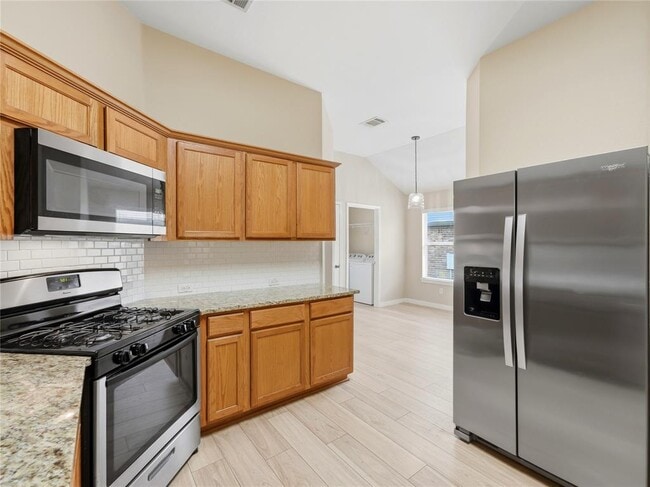 Building Photo - 1004 Downridge Dr