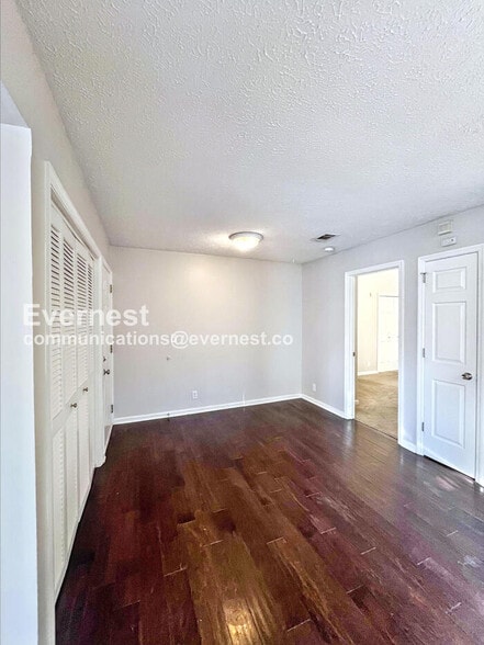 Building Photo - 2073 Upland Dr