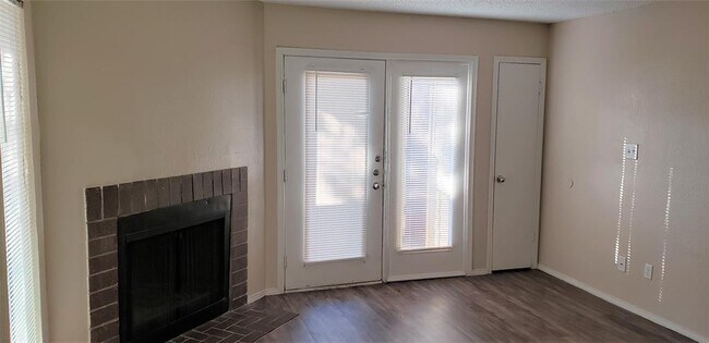 Building Photo - 2312 Balsam Dr