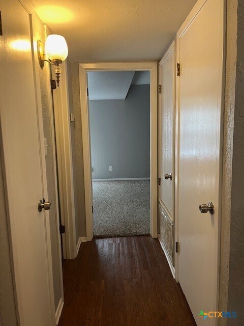 Building Photo - 1306 Carnation Ln