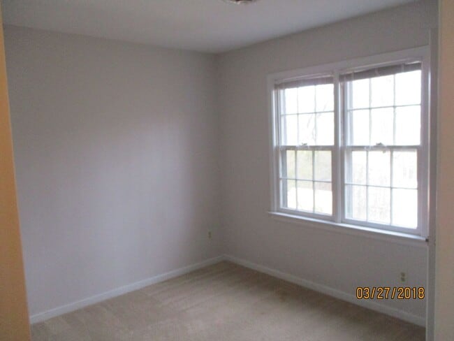 Building Photo - 4 bedroom home