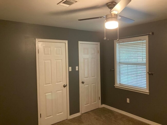Building Photo - Looking for the feeling of privacy and sec...
