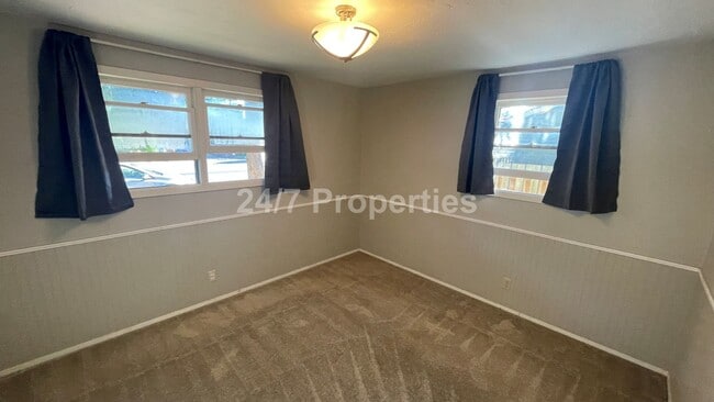 Building Photo - Charming 2 BD | 1 BA Home w/ Large Backyar...